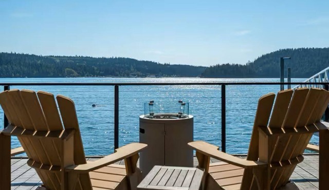 Romantic Deception Pass Waterfront Cabin with Deck Over Water