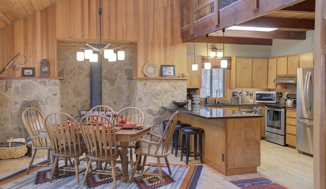 RR067 | Charming home close to South Meadow Pool and Glaze Meadow Recreation.