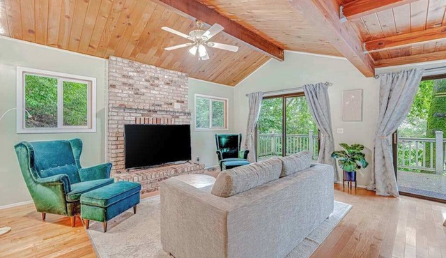 Russian River Forest Retreat with Unique Studio
