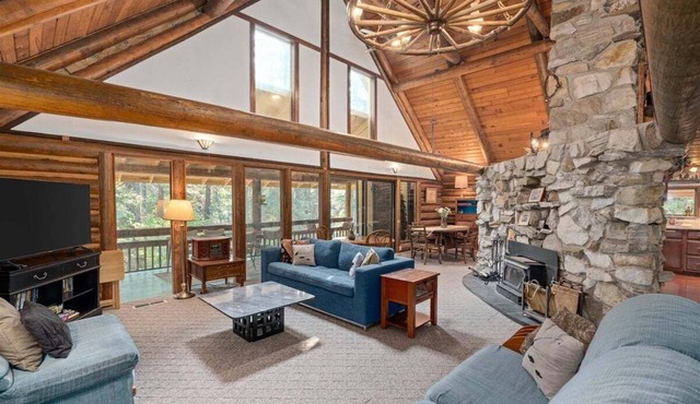 Rustic 10-Guest Lodge | Pool Table, 2 Fireplaces & Game Room | Near Stevens Pass