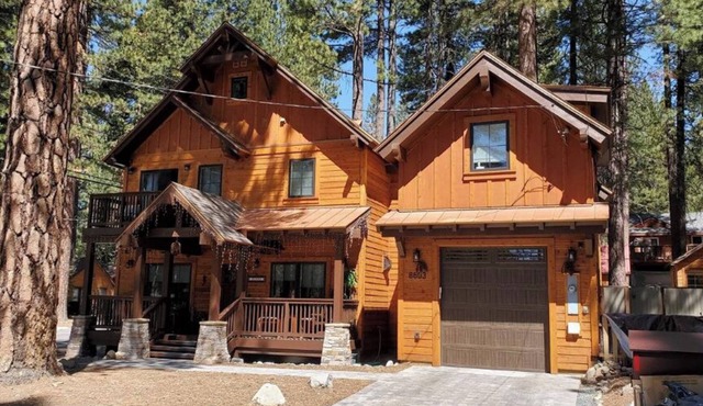 Rustic/Modern Open Concept Spacious 3br-Walk to Beach, level 2 tesla charger