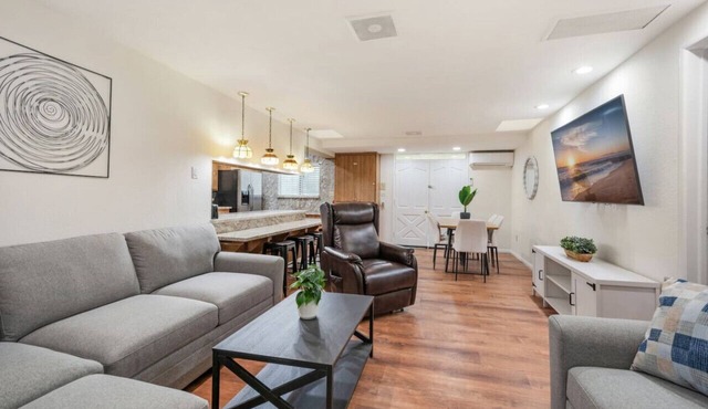 San Bernardino Home - Spacious, Close 2 Hospital