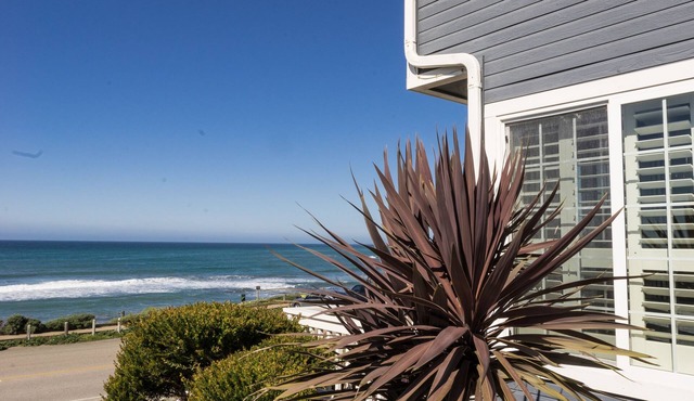 Sand Pebbles Inn