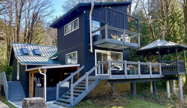 Sauna, Hot Tub, Hot Tub Shower, Riverfront - Recharge Chalet - Index WA