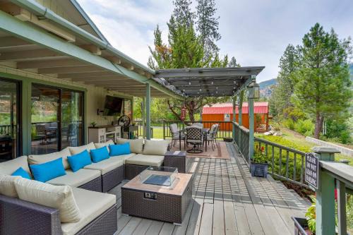 Scenic Riverfront Escape w/Sauna in Junction City