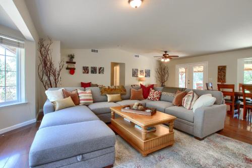 Scenic Serenity 50 acres/hot tub/game room