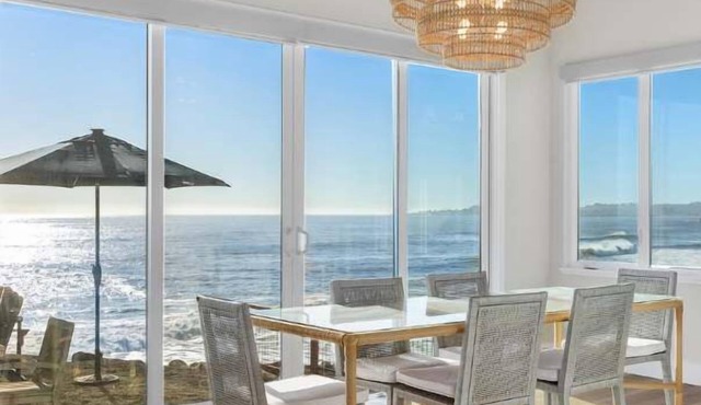 Sea4ever Beachhouse - Oceanfront - Newly Remodeled