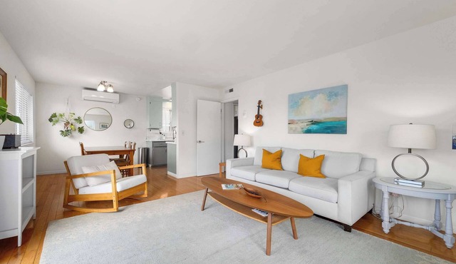 Seabright Breeze~ Dog-Friendly Coastal Retreat!