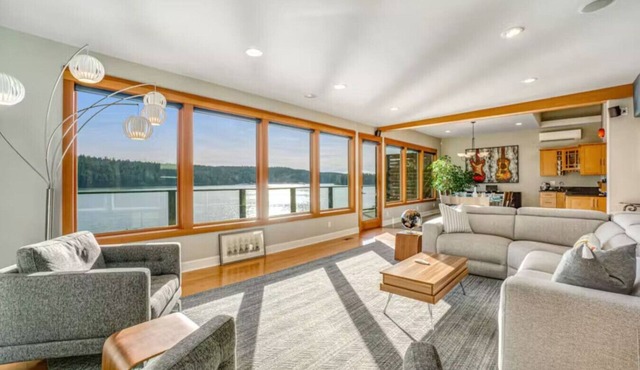 Seaside Serenity 2BR,Amazing Views, Rooftop Bar