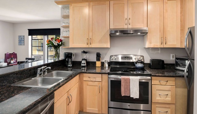 Seattle Vacation Home: Thomas Lodge "Philly" - Bright 1 Bed/1 Bath