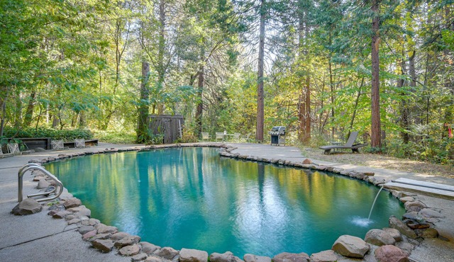 Secluded Cohasset Home w/ Pool & Screened Porch!