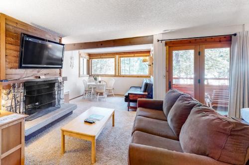 Second-Level Condo with Free WiFi Wood Fireplace Shared Outdoor Pool & Views