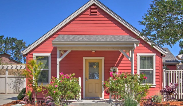 Serene Bungalow-Style Home in Point Reyes Station!