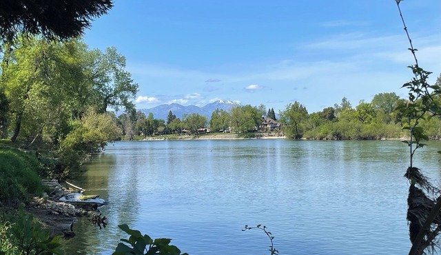 Shasta Cascade Riverhouse