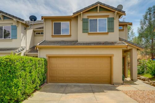 Sierra Foothills Retreat with public Lake Access