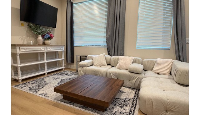 Silicon Valley Estate – Steps from Rengstorff Park