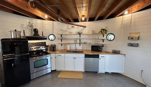 SILO TINY HOUSE /Hot Tub