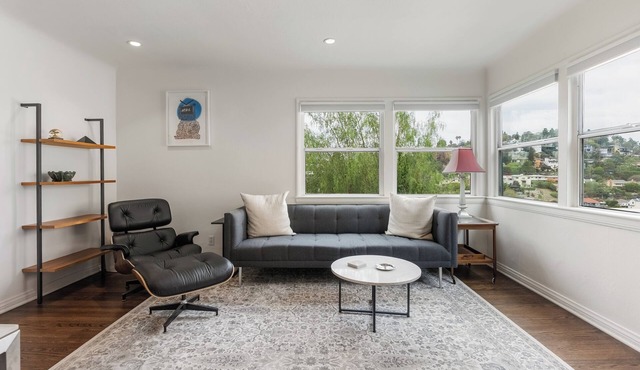 Silver Lake Views - 3BR + Office - Chef's Kitchen - Gigabit Wi-Fi