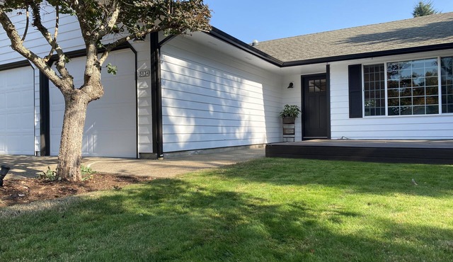 Single Level, Modern, and Clean 3 Bedroom 2 Bath Park Like Property in Salem