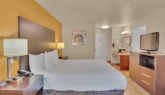 Six Flags 1 KingBed w/Breakfast & Pool