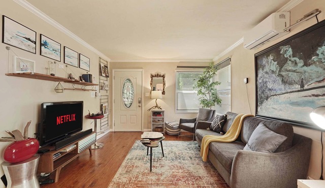 Smart, Eclectic ART HOUSE near the beat.
