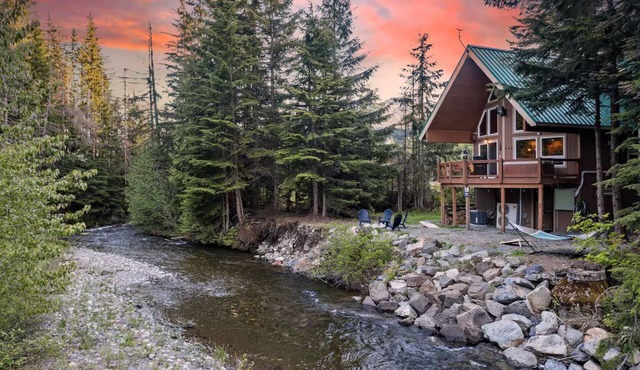 Snoqualmie Pass Cabin: Hot Tub, Sauna, Hike & Ski