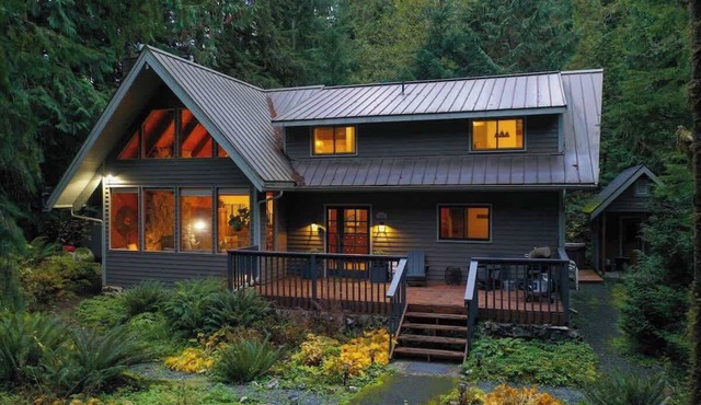 Snowline Lodge with Sauna, Hot Tub & Pool