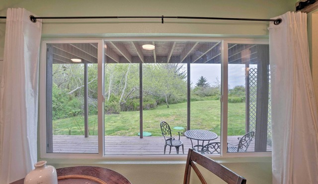 Soothing Studio w/Lush Views: 2 Mi to Beach!