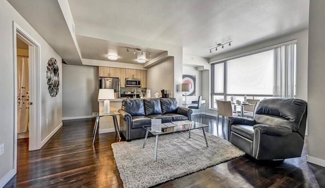 Spacious 2BR | Full Kitchen | Laundry | Pool | Gym