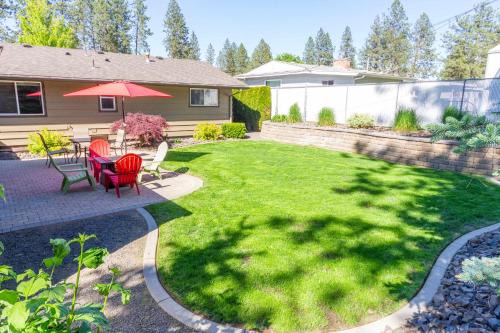 Spacious 3BR Family Retreat w Fire Pit BBQ Smart TVs & More