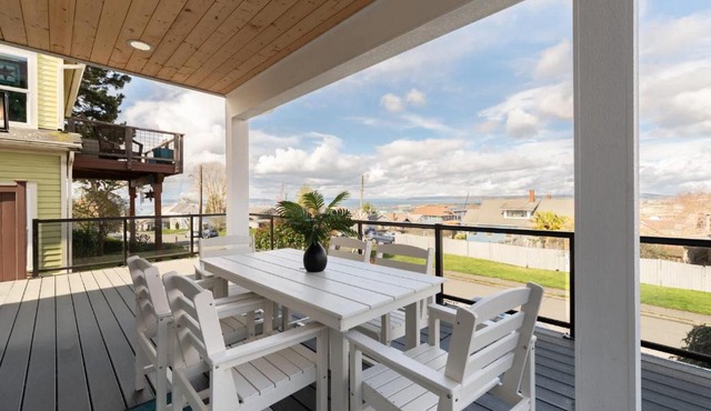 Spacious 3BR Home Sleeps 8 Private Backyard