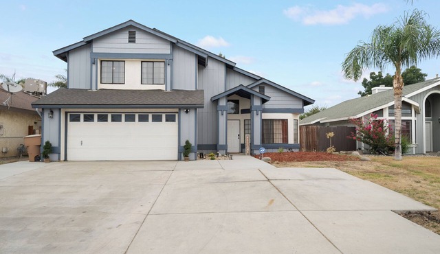 Spacious 4-bd 2.5bth Corporate Housing near Hwy 99 with plenty of parking
