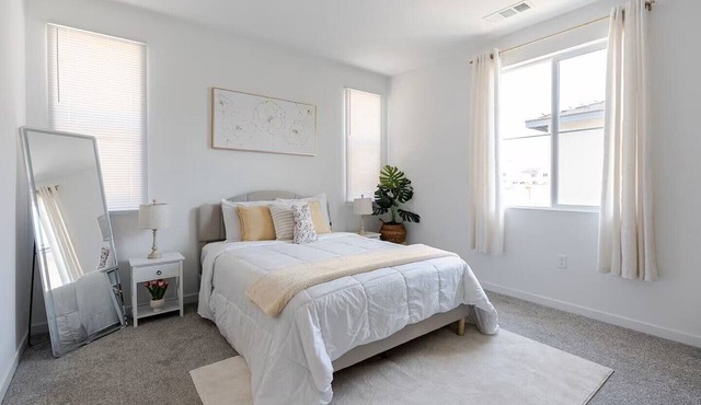 Spacious 4-bedroom house in peaceful Fontana with AC