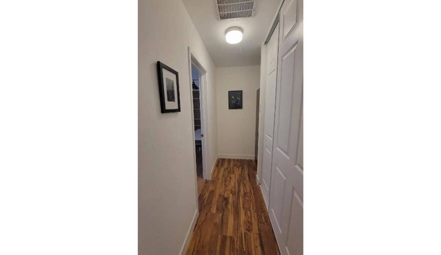 Spacious 4B2B Living Full Kitchen