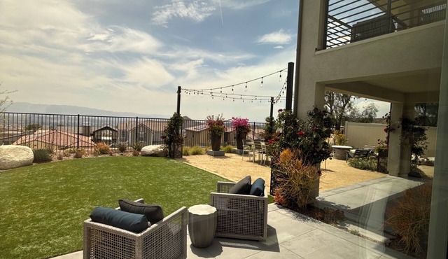 Spacious 5-bedroom house with AC in terrific Santa Clarita