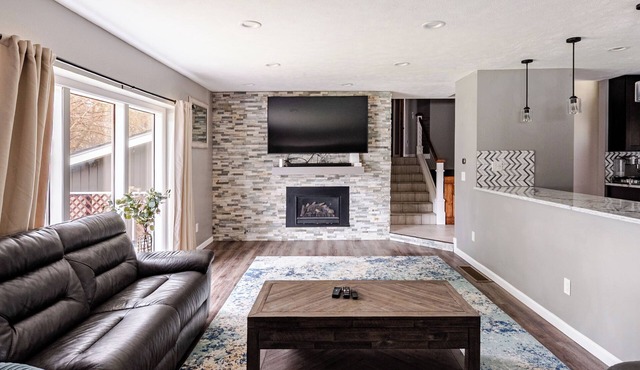 Spacious 5-bedroom house in North Spokane with Hot tub & game room.