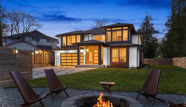 Spacious 5BR/3BA + Game room, Tacoma Home w/Covered Deck & Fireplace