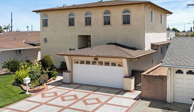 Spacious 6-bedroom house in cool Gardena with AC and gym