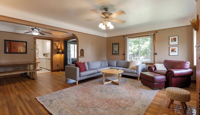 Spacious, Central Location 4-bedroom, King Beds - Walk to Dining, Brewery, Park