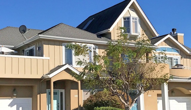 Spacious CLEAN Updated Home. Luxury Amenities
