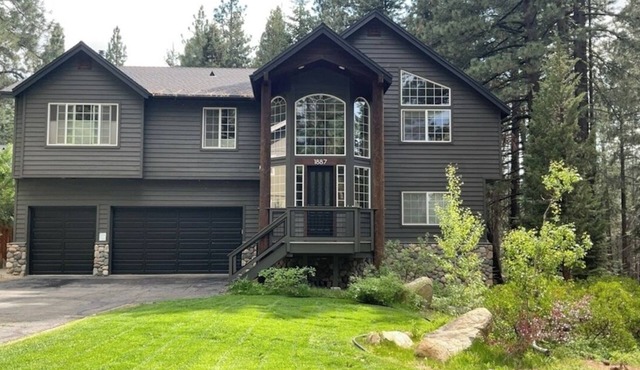 Spacious Cozy Tahoe Retreat
