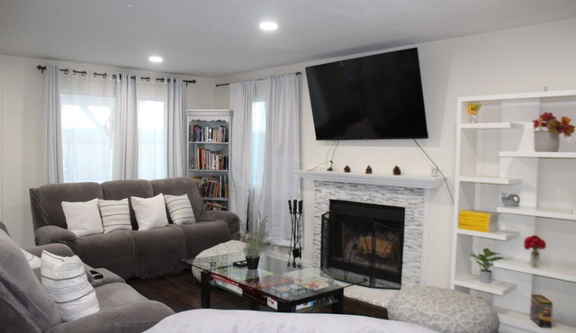 Spacious Home with Backyard Basketball + Laundry