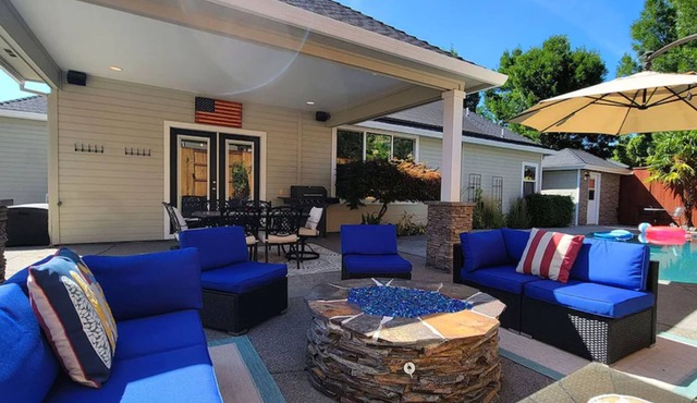Spacious home with pool nestled in the foothills of RoxyAnn.