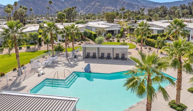 Spacious Indian Wells Oasis w/Pool Views, Firepit Patio, Mtn Views & Open Living Design