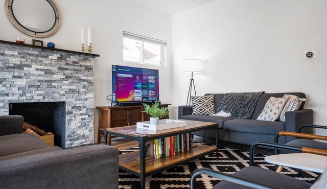 Spacious, pet-friendly home near downtown Spokane—sleeps 14.