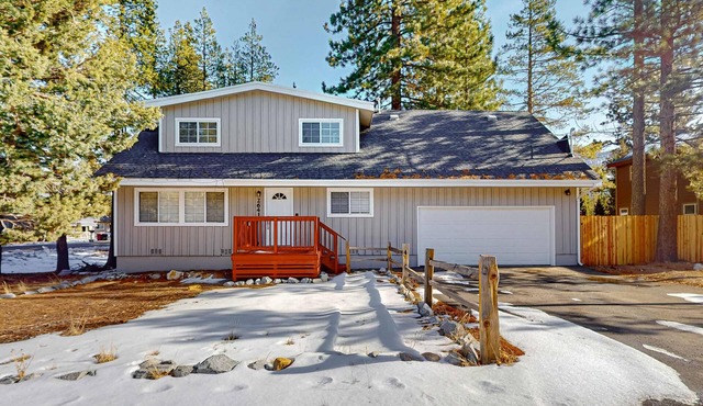 Spacious, rustic home with modern appliances, arcade games, & dog friendly