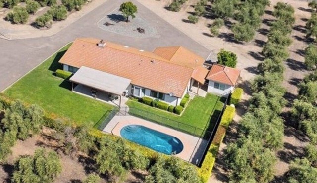 Spacious & Serene Orchard Home w/patio & Pool