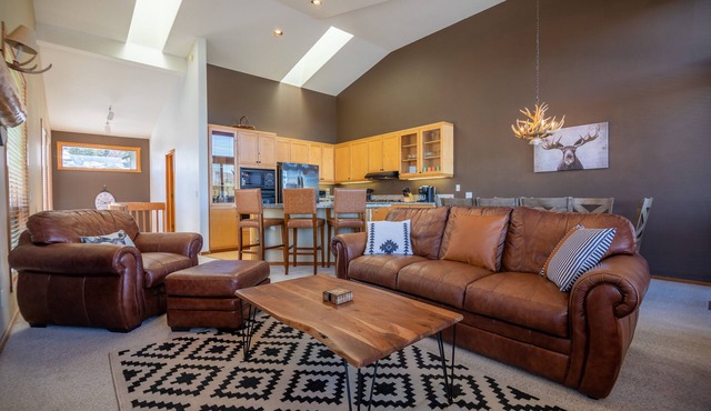 Spacious Townhome in with SPECTACULAR mountain views n