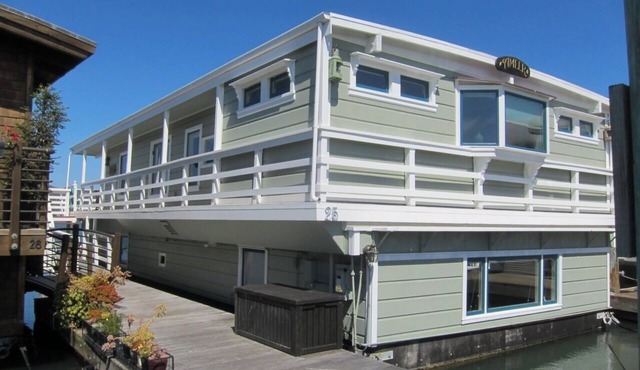 Spectacular 3Br/2Ba Houseboat - Incredible Views!