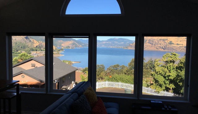 Spectacular Gorge views! Bright and Comfortable Pet-friendly Retreat